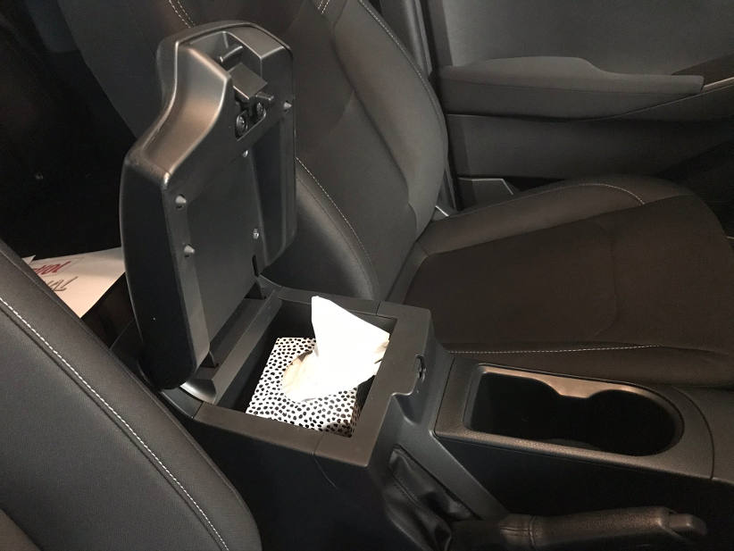 a place you can fit a tissue box in the centre console of the Isuzu d-max