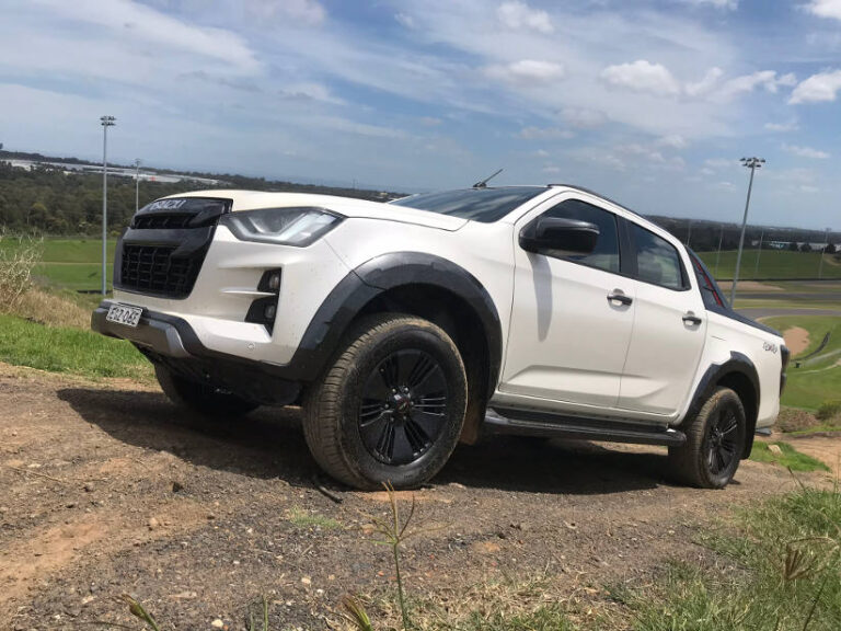looking at the isuzu ute dmax x-terrain on a hill 4wd