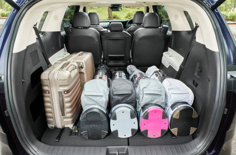 The rear boot space fits four golf bags in the Kia Carnival 2021 Platinum