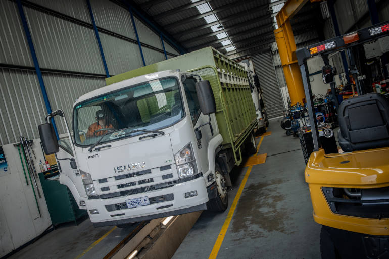 Isuzu Truck maintenance service network workshop