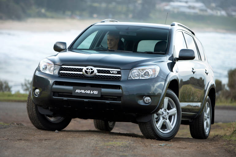 SUV mid size RAV4